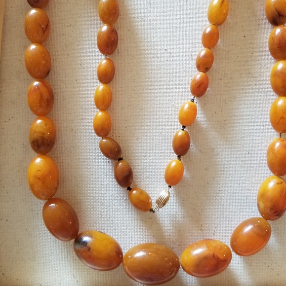 Vtg ATQ EGG YOLK AMBER 30" GRADUATED BEAD necklace 14K GOLD CLASP 76 grams - Picture 2 of 9